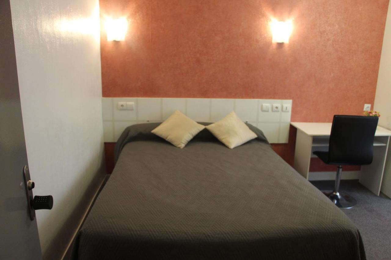 Hotel Au Chapon Fin Poitiers Esterno foto