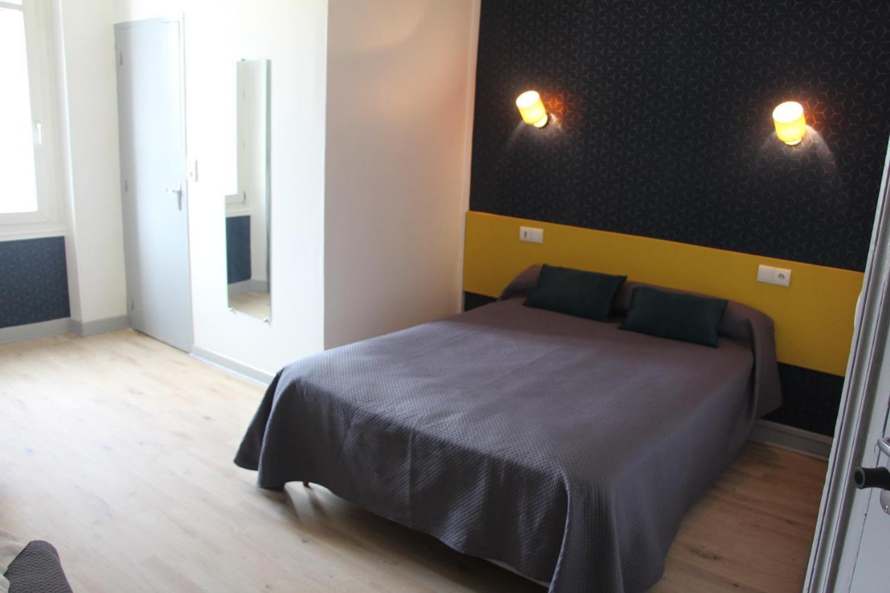 Hotel Au Chapon Fin Poitiers Esterno foto
