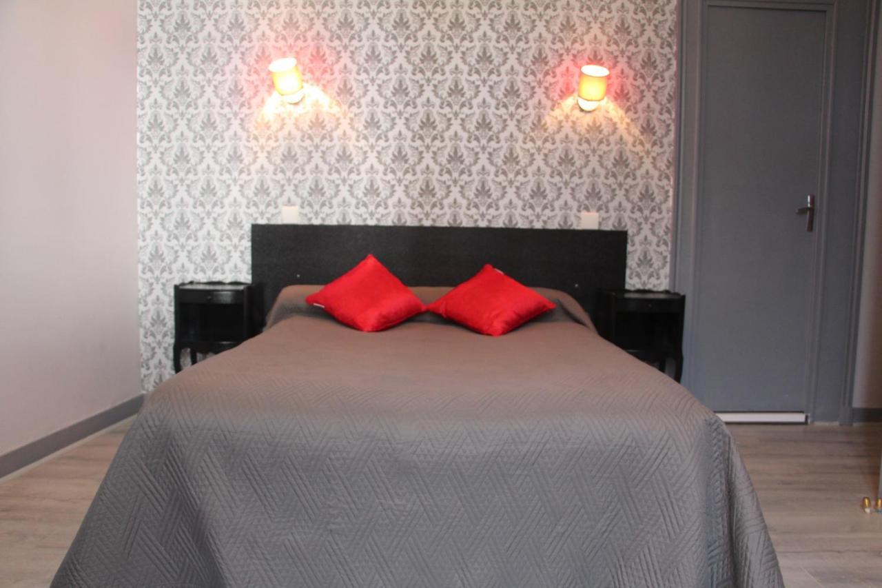 Hotel Au Chapon Fin Poitiers Esterno foto