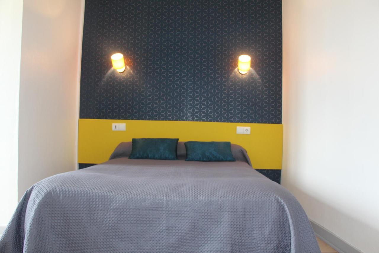 Hotel Au Chapon Fin Poitiers Esterno foto