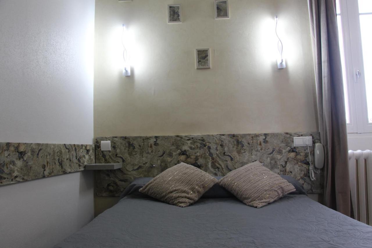Hotel Au Chapon Fin Poitiers Esterno foto