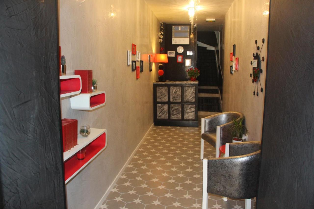 Hotel Au Chapon Fin Poitiers Esterno foto