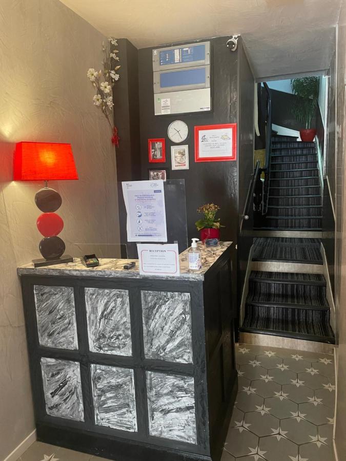 Hotel Au Chapon Fin Poitiers Esterno foto