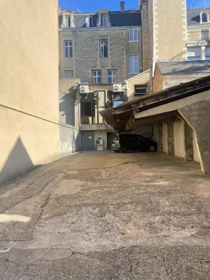 Hotel Au Chapon Fin Poitiers Esterno foto