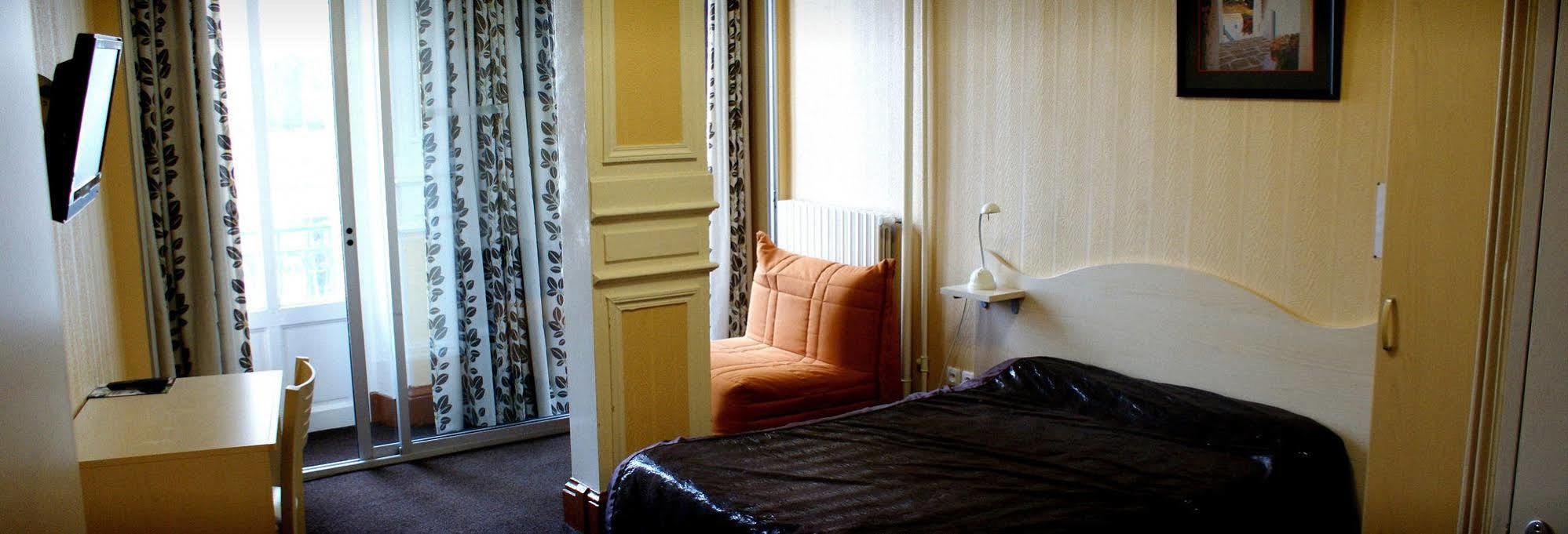 Hotel Au Chapon Fin Poitiers Esterno foto
