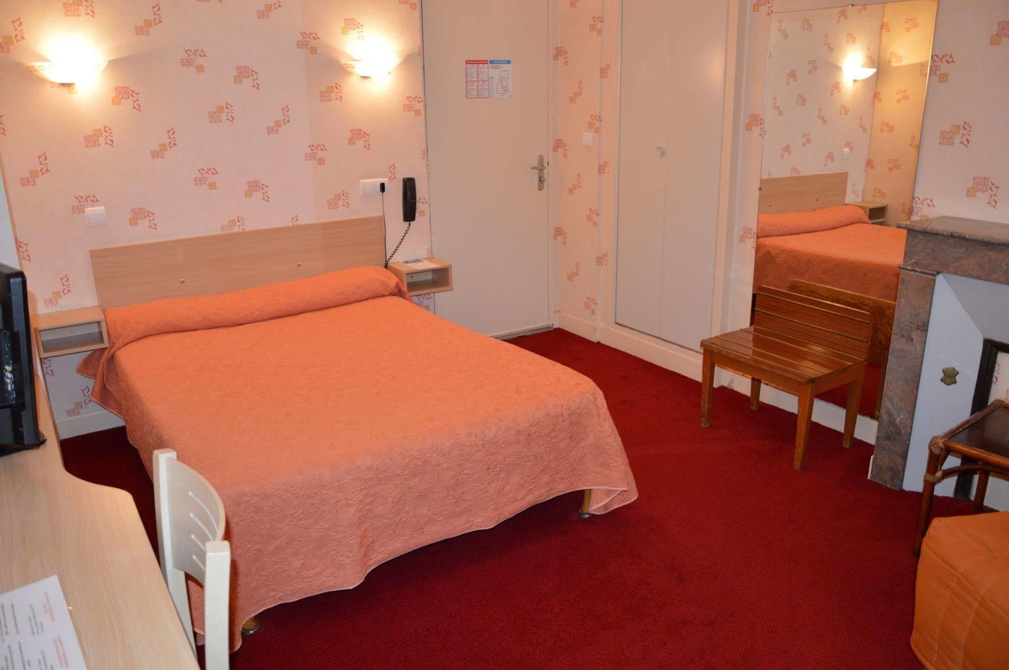 Hotel Au Chapon Fin Poitiers Esterno foto