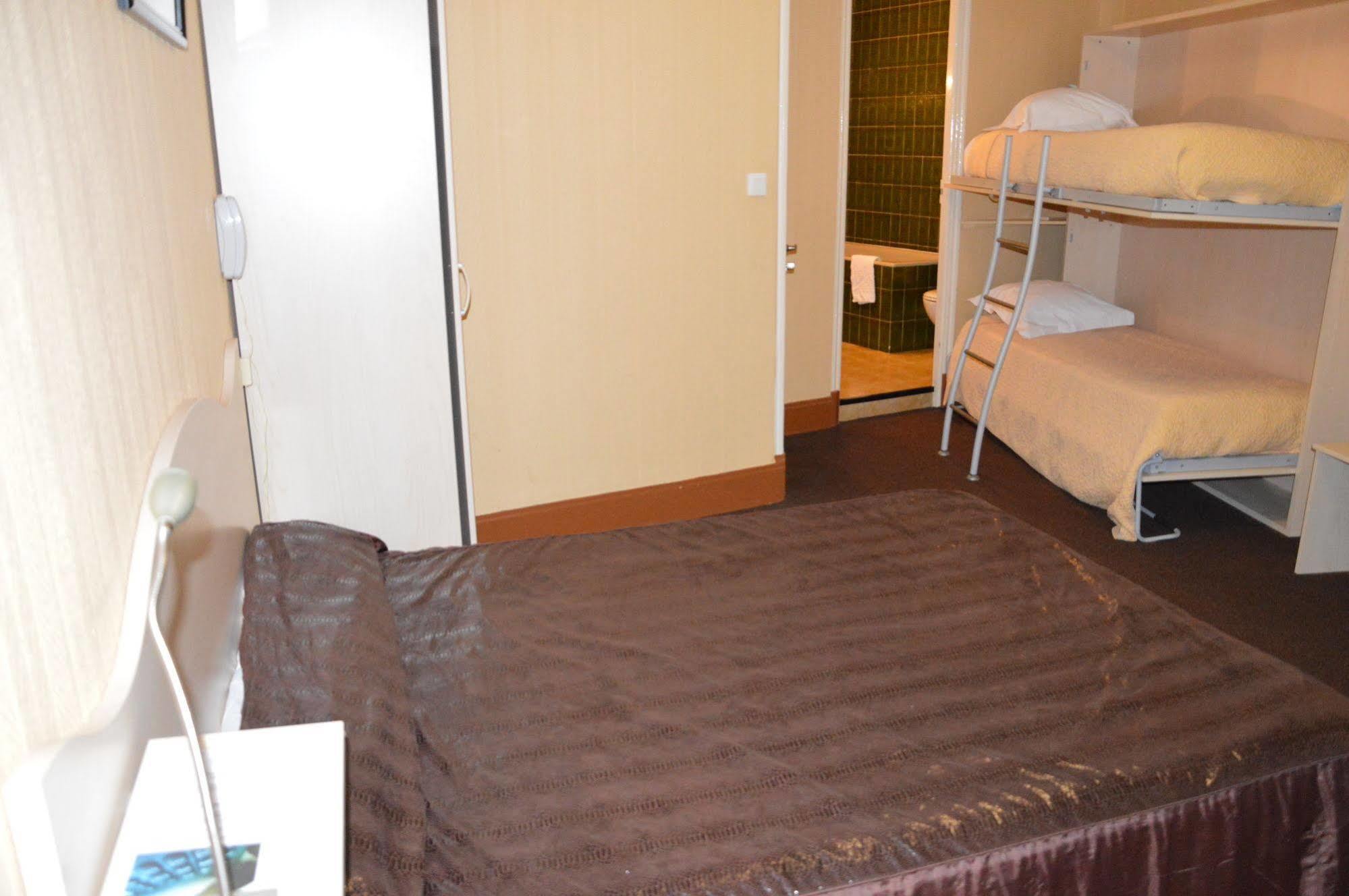 Hotel Au Chapon Fin Poitiers Esterno foto
