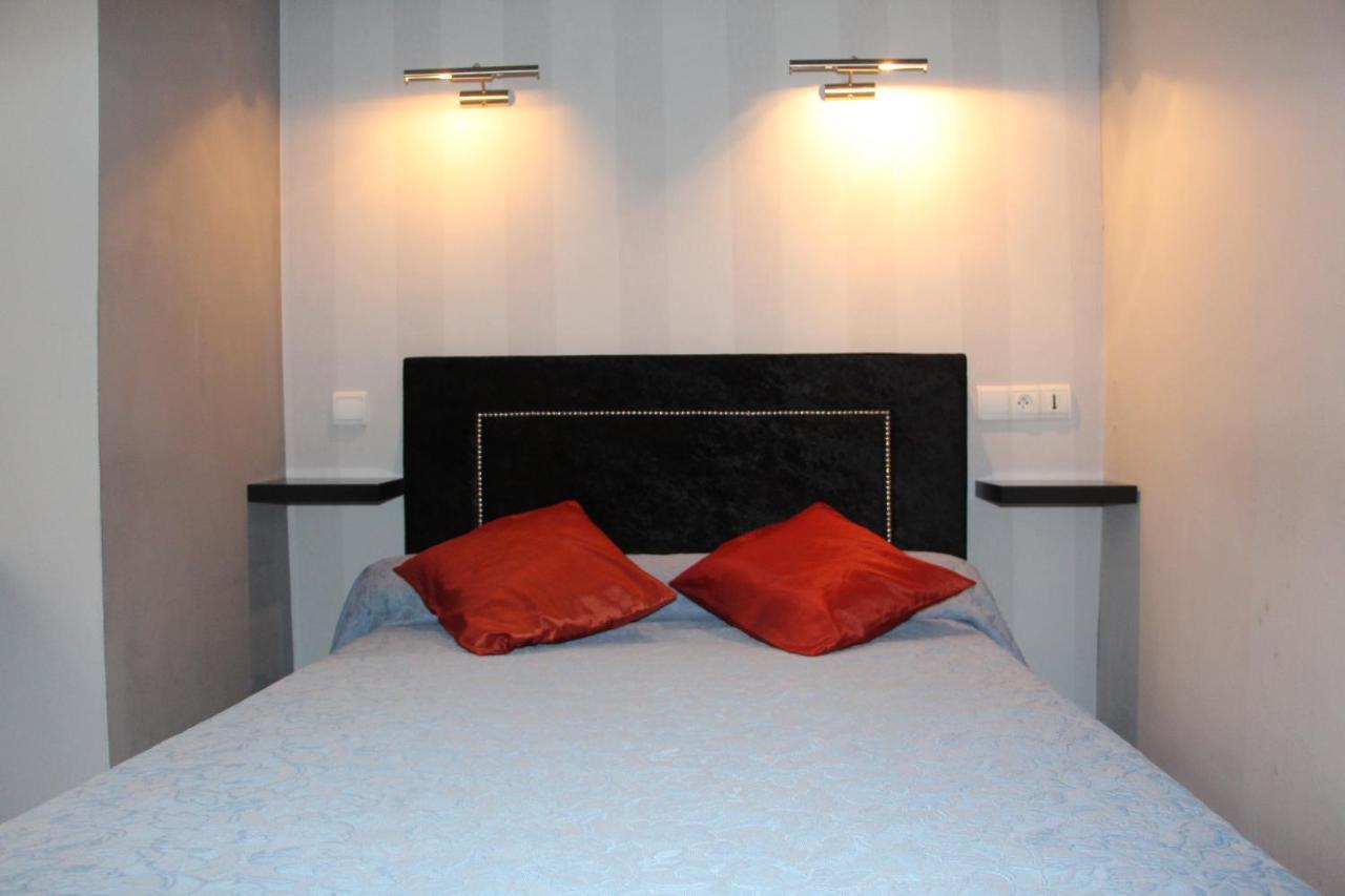 Hotel Au Chapon Fin Poitiers Esterno foto