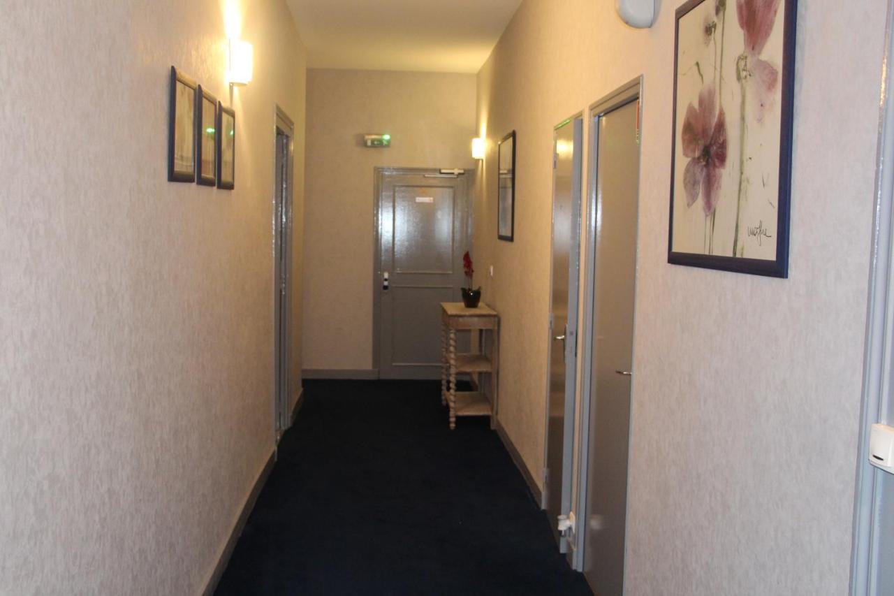 Hotel Au Chapon Fin Poitiers Esterno foto